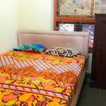 Losmen 2000 Tiga