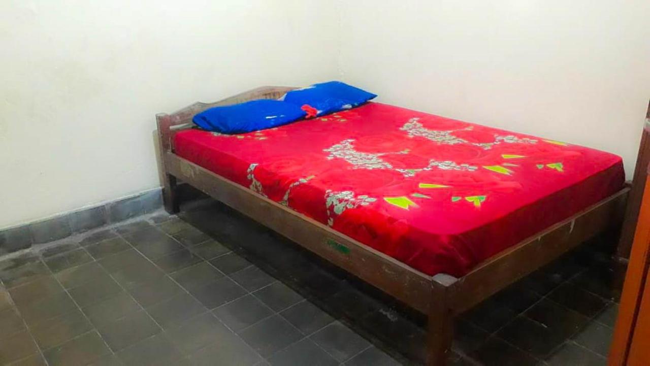 Losmen 2000 Tiga *