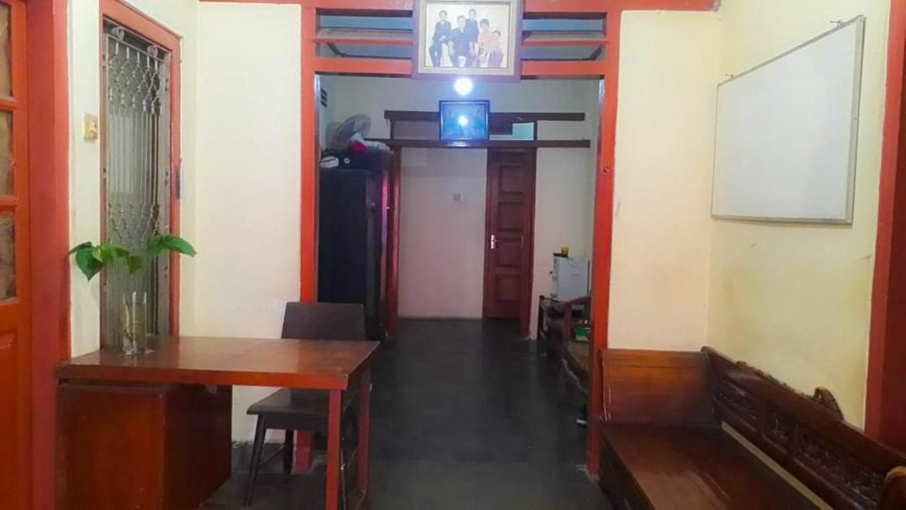 Losmen 2000 Tiga